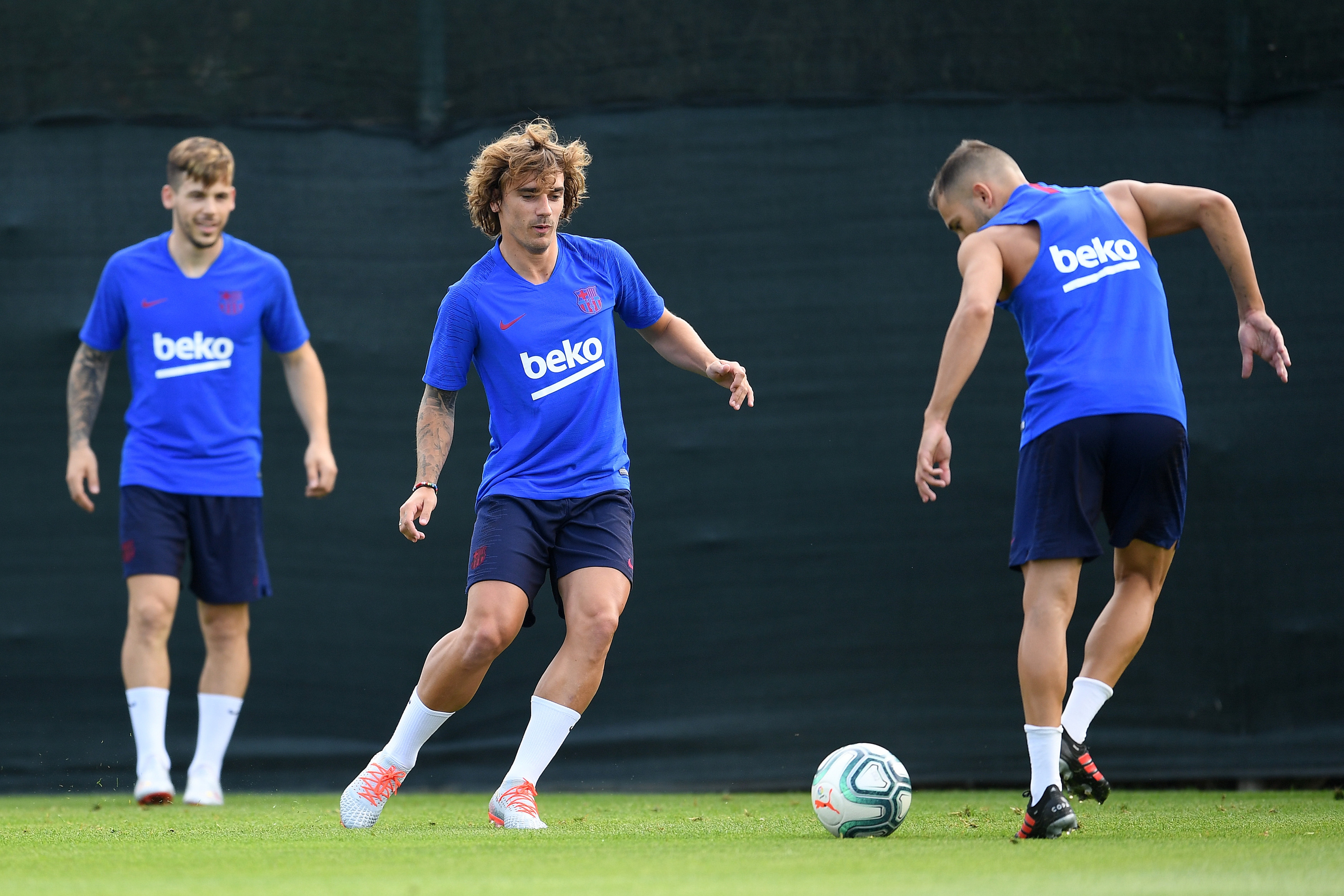 Атлетико Мадрид призова Испанската футболна лига да не регистрира Антоан