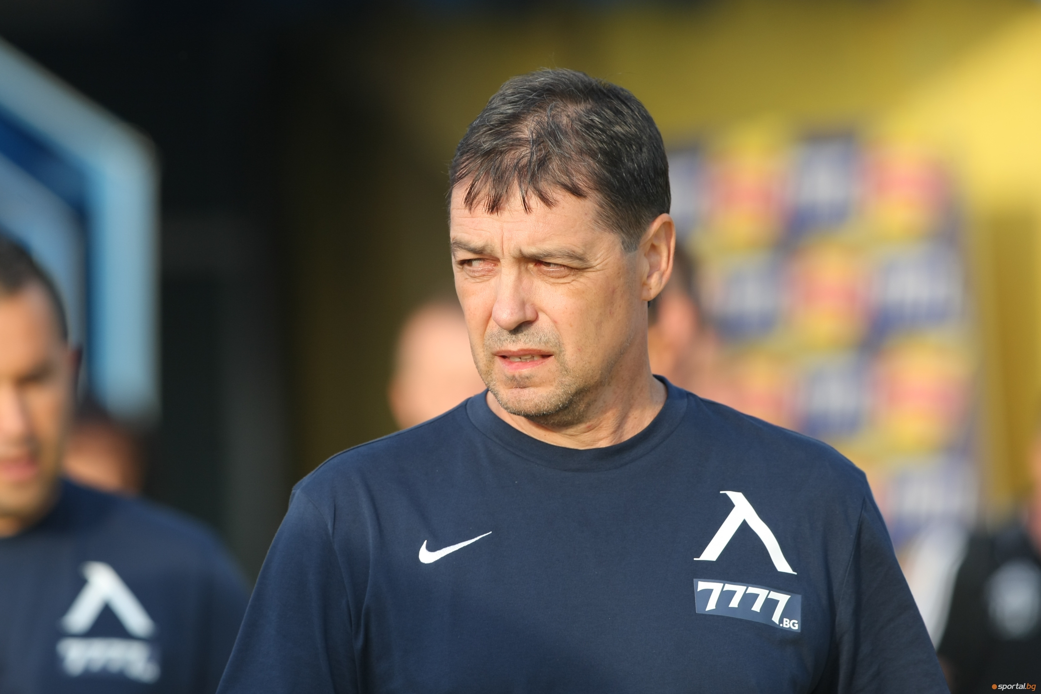 Старши треньорът на Левски Петър Хубчев не беше в никак