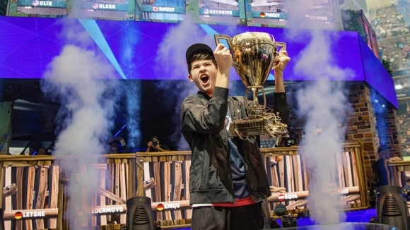 Kaйл bugha Гирсдорф e първият световен шампион по Fortnite 16 годишният