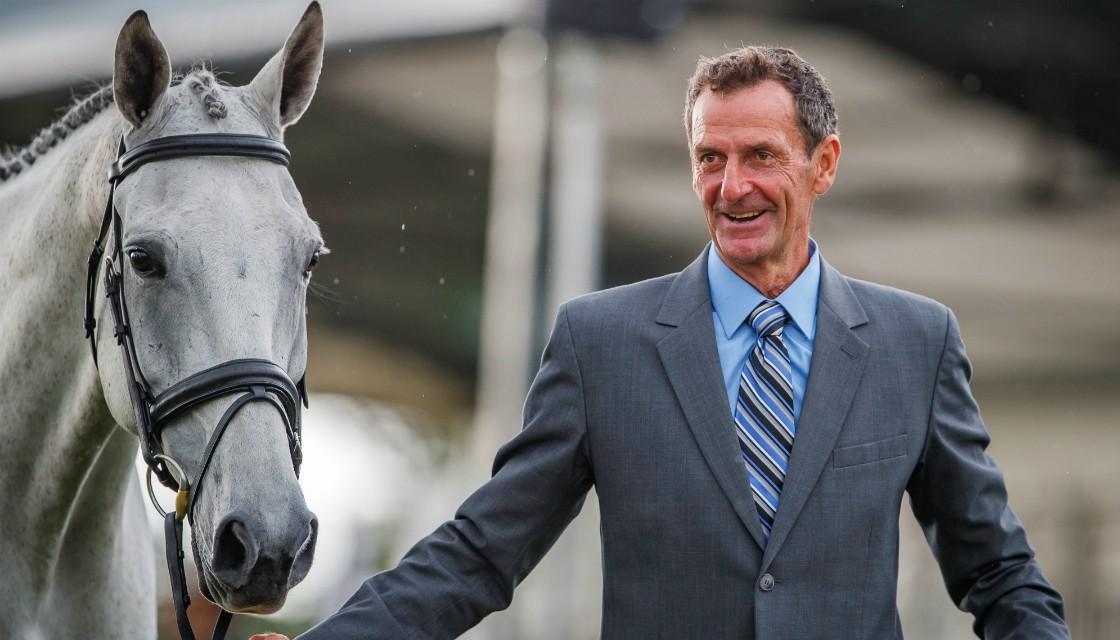 Легендарният състезател по конен спорт Марк Тод обяви че прекратява