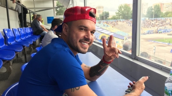 Бившият футболист на Левски Валери Божинов е на стадион Виваком Арена