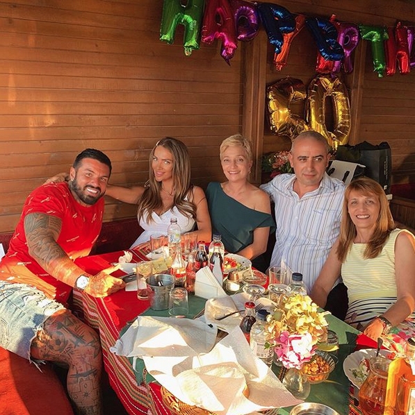 На юбилея на майка си заведе Златка Райкова годеника си