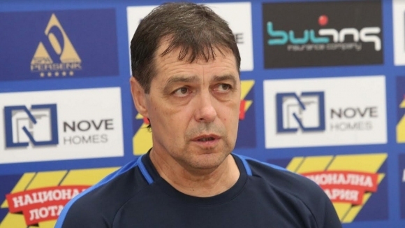 Наставникът на Левски Петър Хубчев разкри че отборът ще се