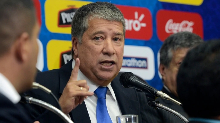 Старши треньорът на националния отбор на Еквадор по футбол Ернан