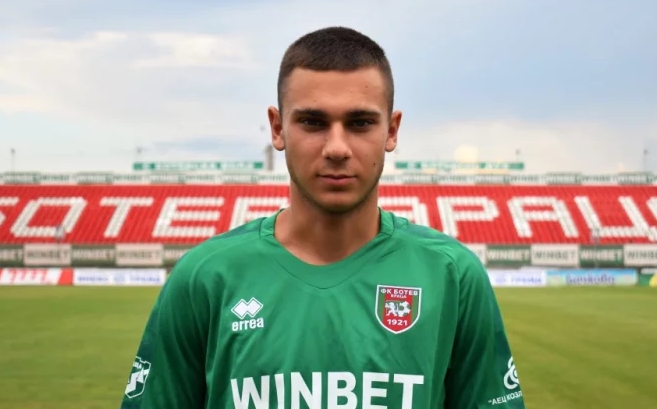 Доминик Янков е най-новото попълнение на Ботев (Враца). 19-годишният офанзивен