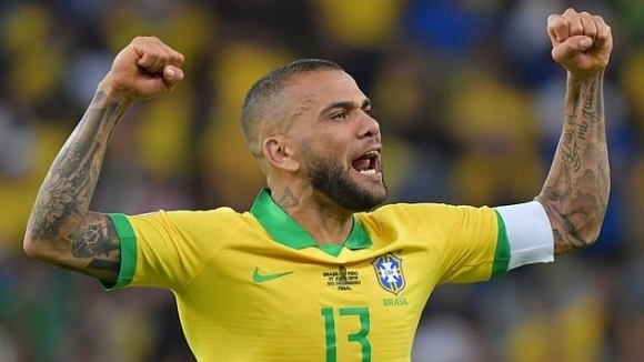 Дани Алвеш се завърна в родината си Бразилия където ще