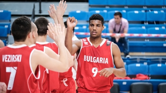 Българският гард Анди Франсис ще продължи баскетболната си кариера и