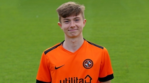 Английският елитен Кристъл Палас е направил оферта за 17 годишния талант