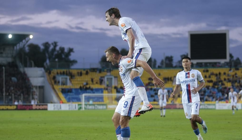 Младата звезда на ЦСКА (Москва) Фьодор Чалов отбеляза единствения гол