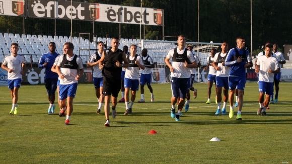 Футболистите на Страсбург проведоха последната си тренировка преди утрешния двубой