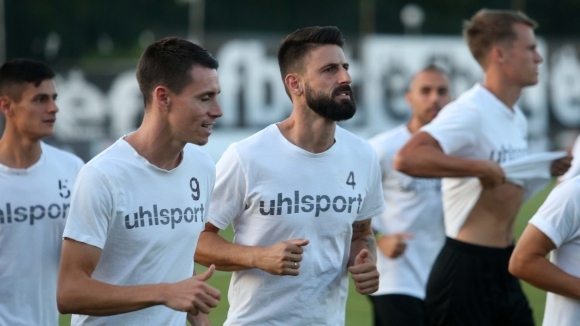 Наставникът Бруно Акрапович изведе футболистите на Локомотив Пловдив на тренировка