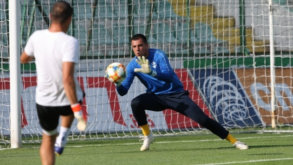 Рано тази сутрин вратарят на Арда Иван Караджов стана баща