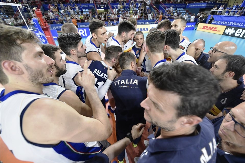 Олимпийският волейболен вицешампион от Рио 2016 Италия измъкна много трудна