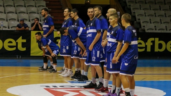 Баскетболният Спартак Плевен ще задържи още един играч от миналогодишния си