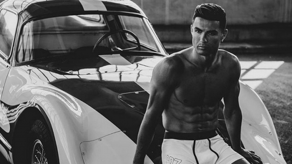 Суперзвездата на Ювентус Кристиано Роналдо продължава да популяризира образа си