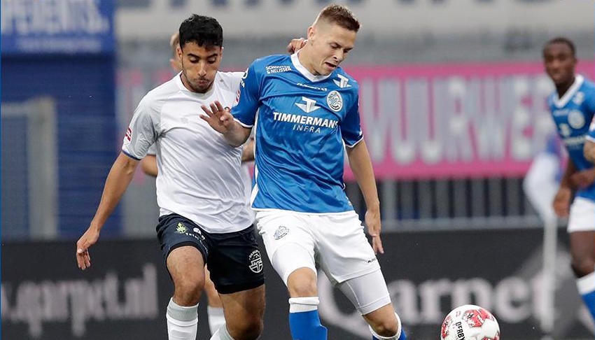 Стефан Велков игра цял мач за Ден Бош а отборът