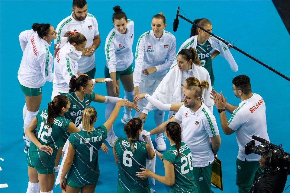 Женският национален отбор на България по волейбол победи домакина Румъния