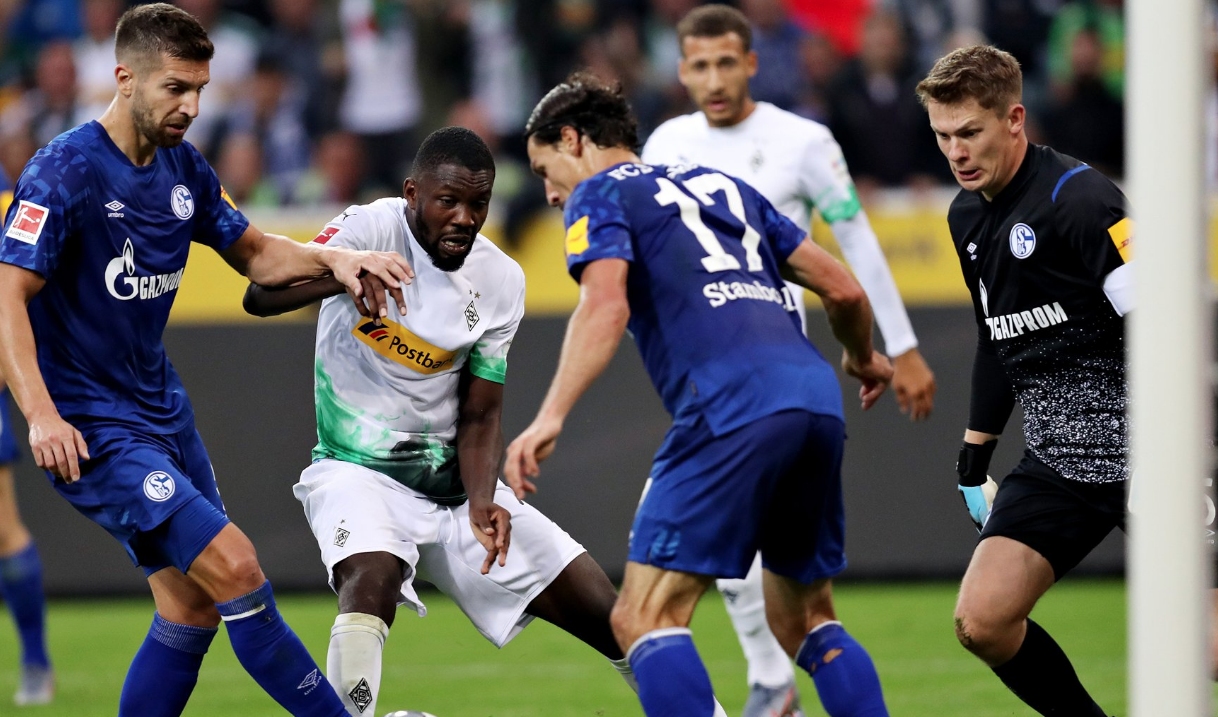 Борусия Мьонхенгладбах и Шалке 04 не успяха да си вкарат