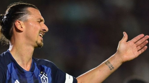 Изключително куриозен автогол в края на мача между Лос Анджелис