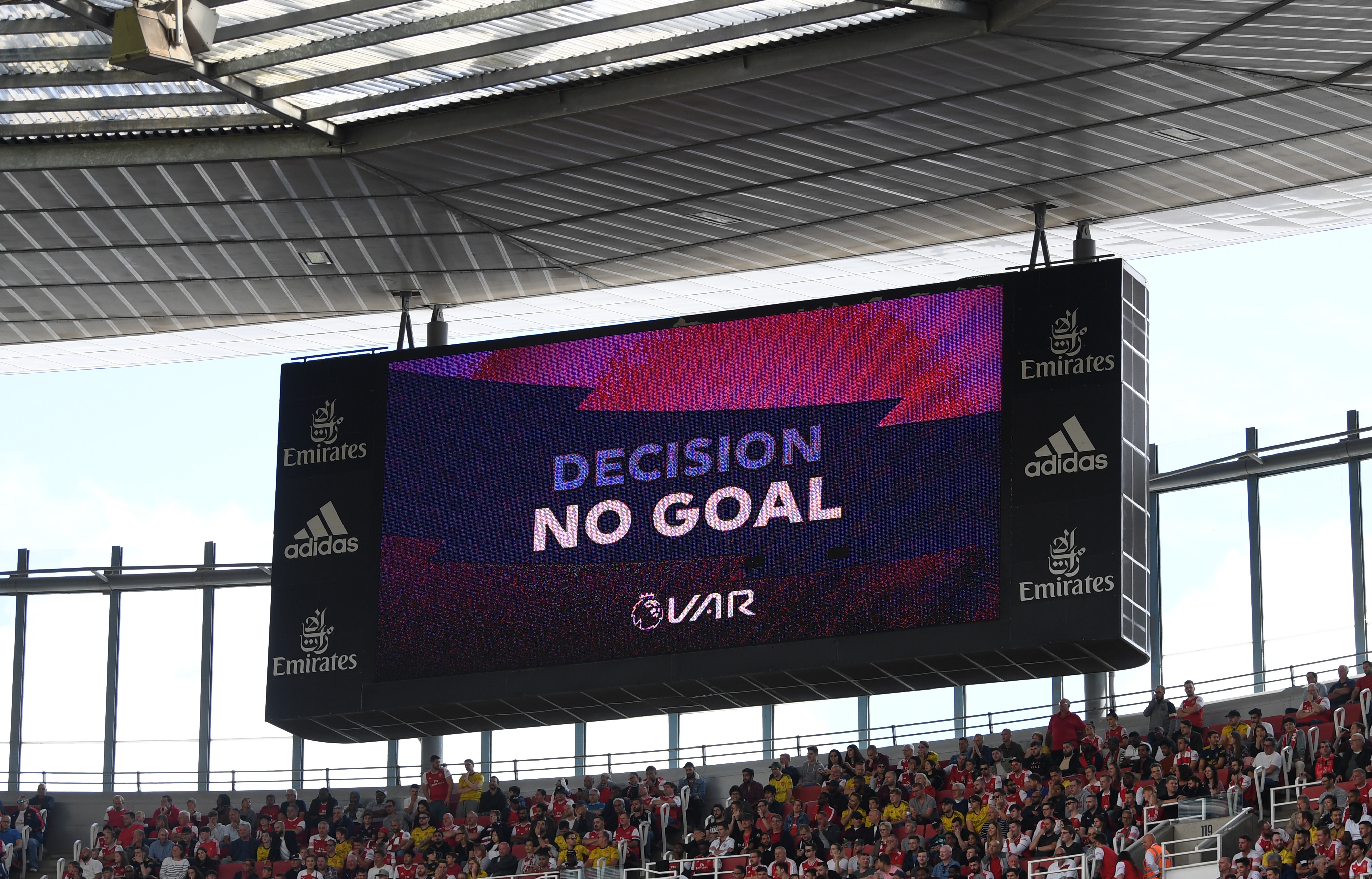 От този сезон в Англия системата за видеоповторения променя футбола