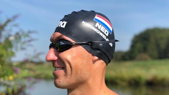 Бившият холандски футболен национал Ариен Робен преплува 8 километра благотворително