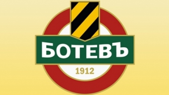 Треньори в школата на Ботев Пловдив са отказали да минат