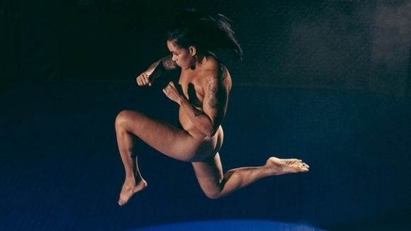 Двойната шампионка в категория петел и перо Аманда Нанеш реши