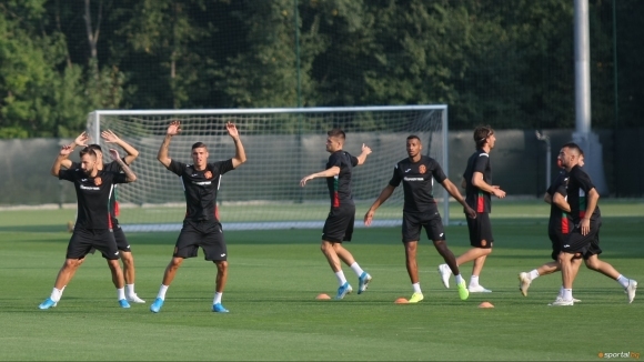 Националният отбор на България замина за Англия в добро настроение