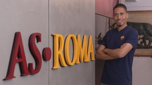 Защитникът Крис Смолинг официално беше представен като играч на Рома