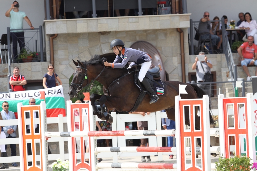 Милко Кочев с кон Карино спечели златен медал при юношите