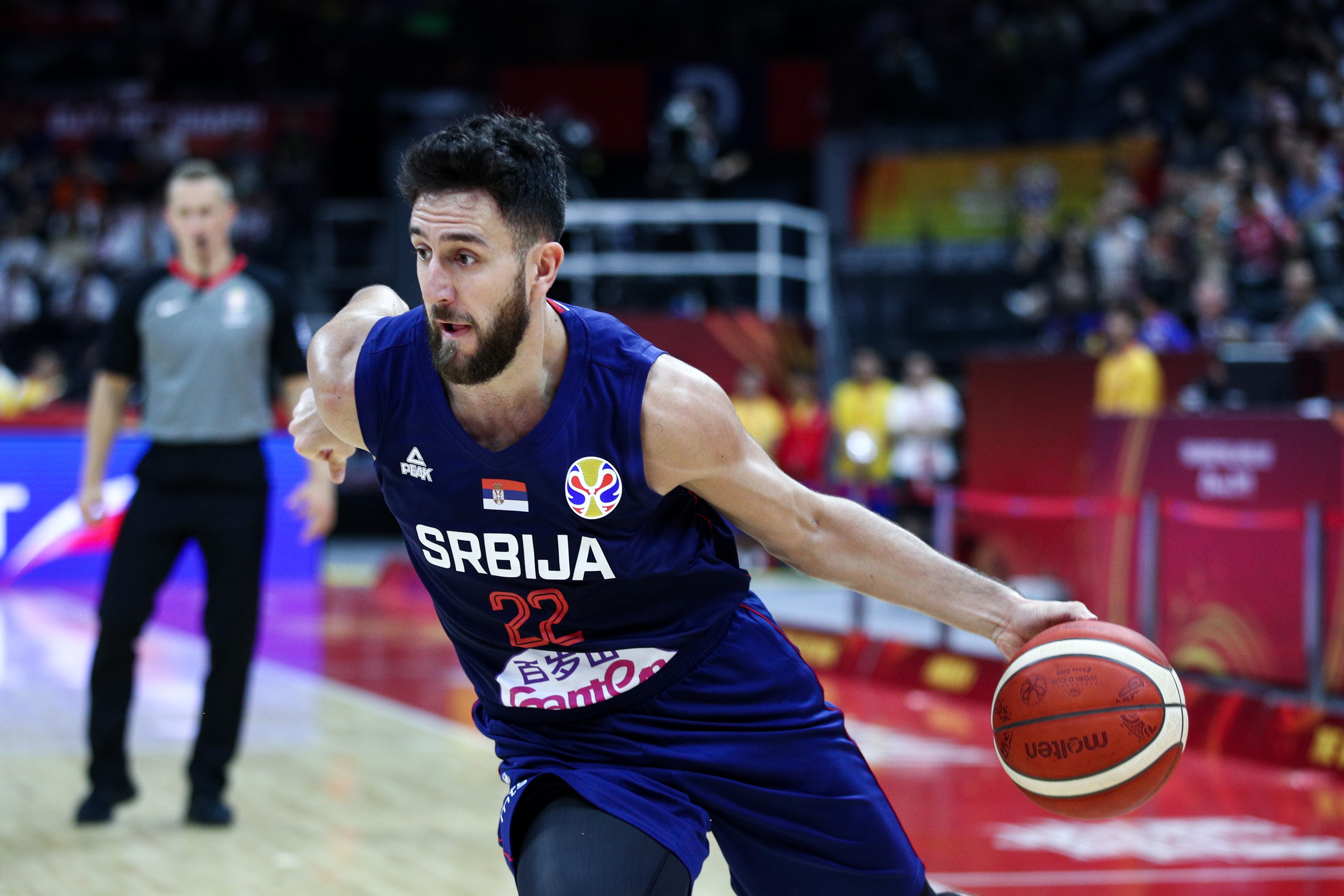 Гардът на сръбския национален отбор по баскетбол Василие Мичич е