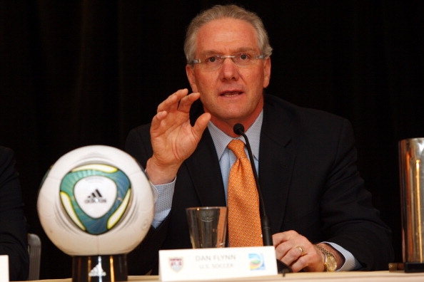 Дългогодишният главен секретар на футболната федерация на САЩ Дан Флин