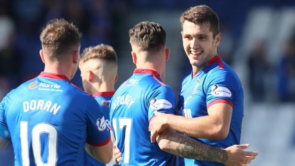 Българският нападател на шотландския Инвърнес Николай Тодоров реализира изключително красив