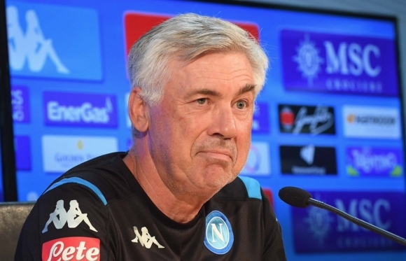 Треньорът на Наполи Карло Анчелоти показа признаци на раздразнение заради
