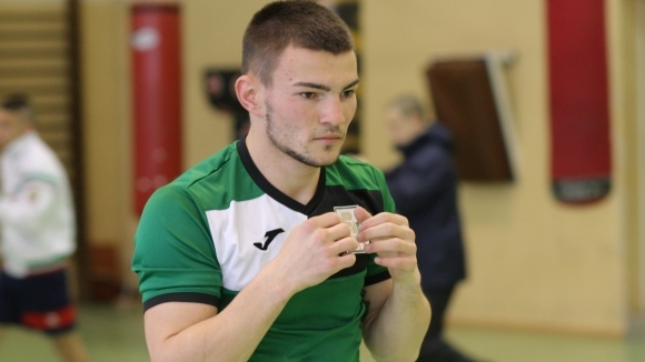 Кирил Русинов отпадна на старта на Световното първенство по бокс