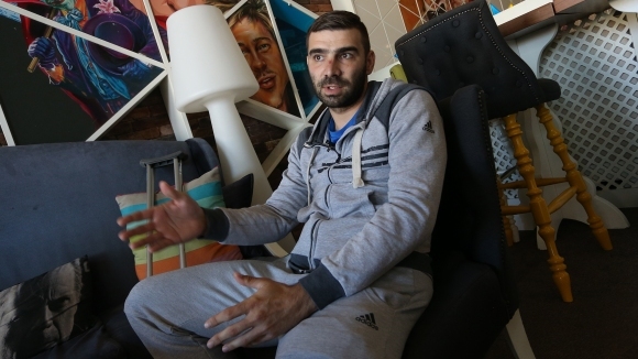 След 30 месеца извън терена и множество операции вратарят на