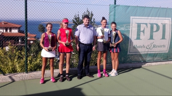 Двама български тенисисти Георги Георгиев при юношите и Елизара