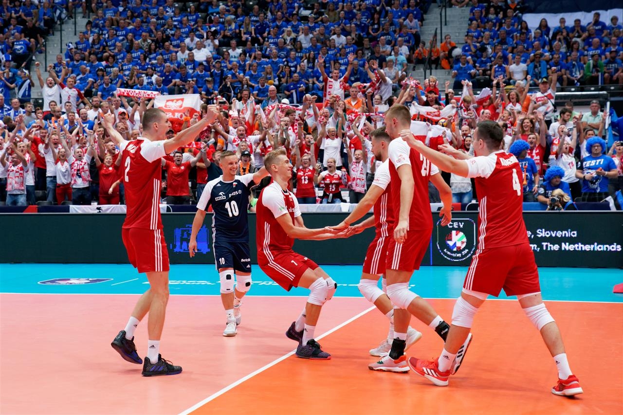 Световният волейболен шампион Полша започна с трудна победа участието си
