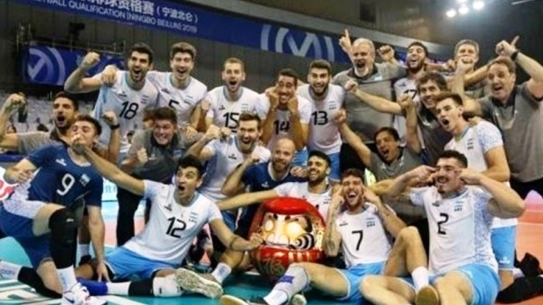 Международната волейболна федерация FIVB наказа трима играчи от националния отбор