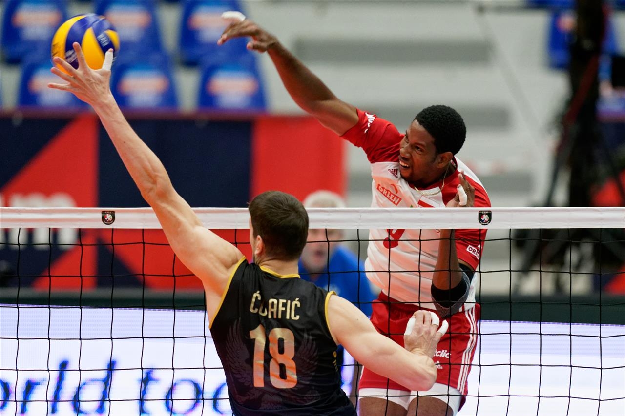 Световният волейболен шампион Полша записа категорична 4-а поредна победа на