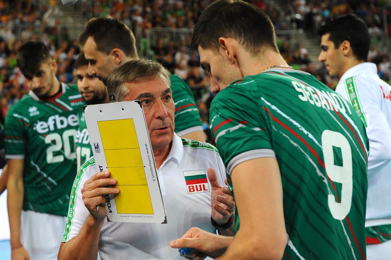България излиза в мача си от 1 8 финалите на Евроволей 2019