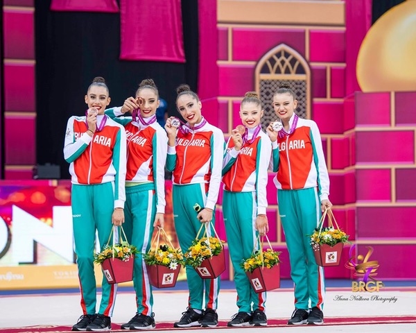 Момичетата от националния ансамбъл по художествена гимнастика които спечелиха бронз