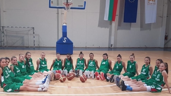 Националният отбор за момичета измъкна трудна победа над Румъния в