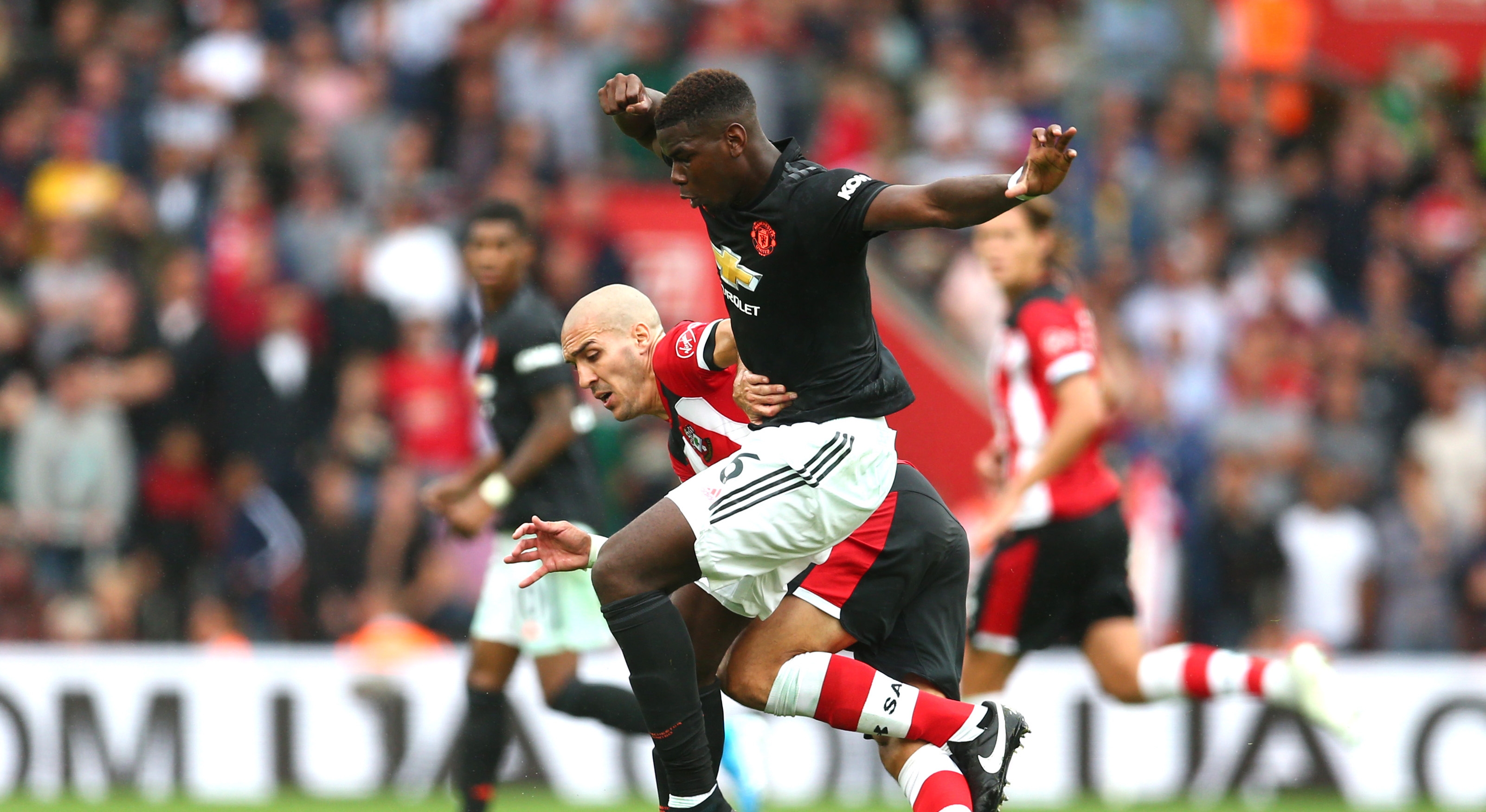 Полузащитникът на Манчестър Юнайтед Пол Погба е платил 15 000