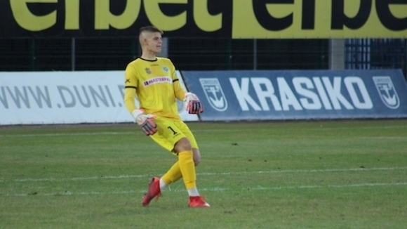Павел Здравков е роден през 1998 г юноша на Славия