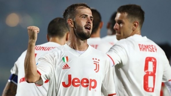 Лошото момче на италианския футбол Марио Балотели прави своя дебют