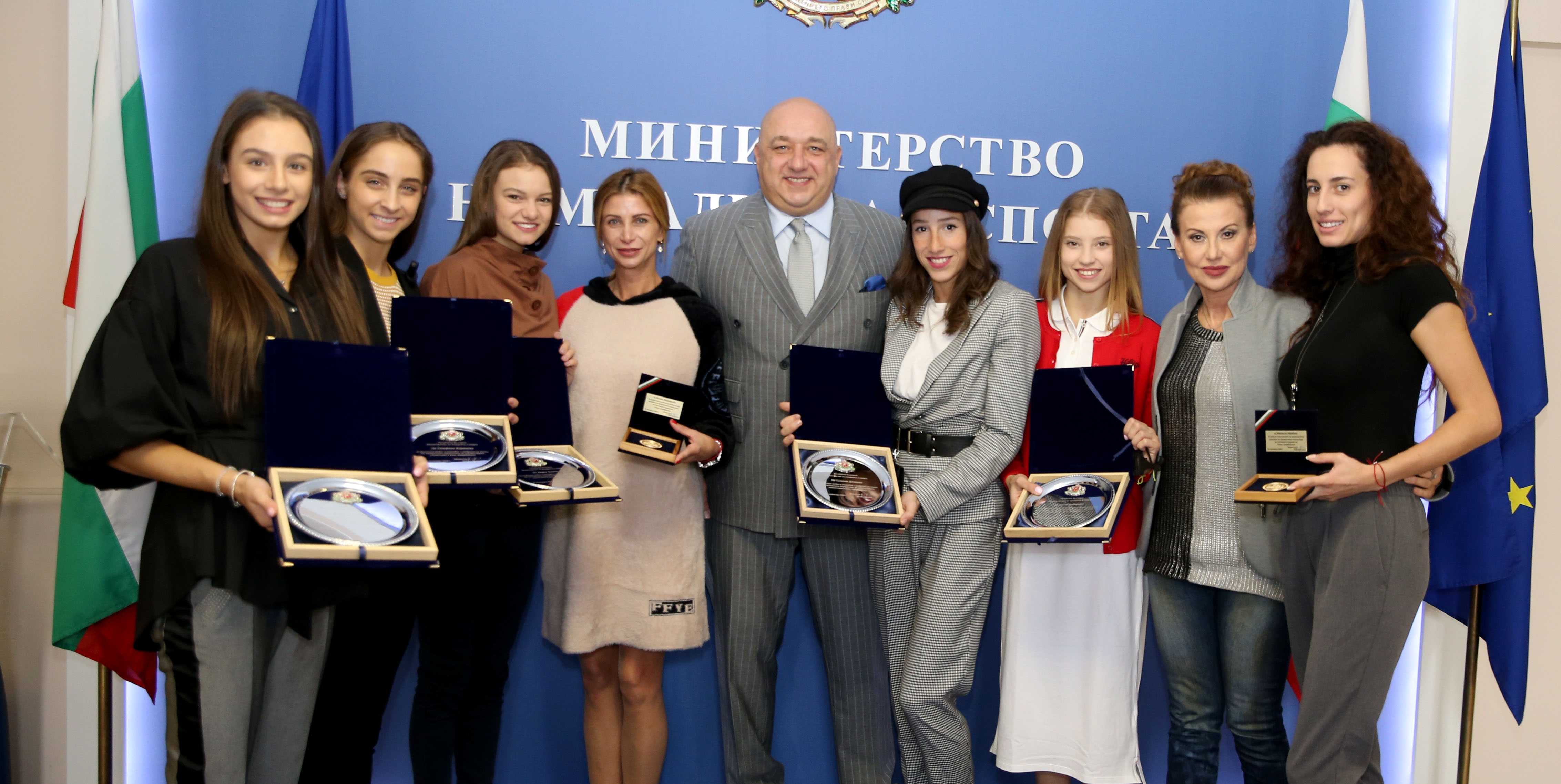 Министърът на младежта и спорта Красен Кралев награди с почетни