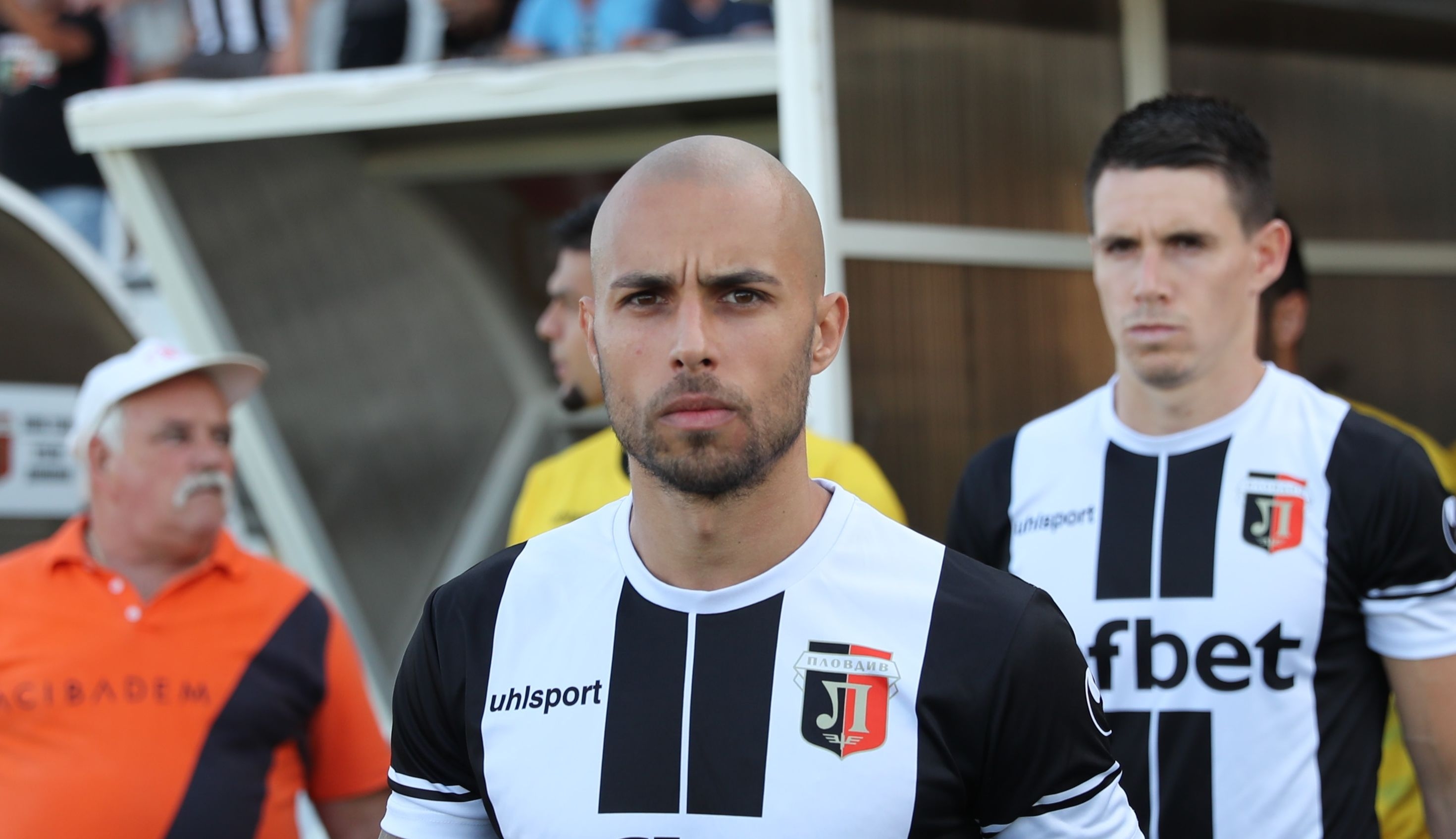 Старши треньорът на Локомотив Пловдив Бруно Акрапович се колебае дали