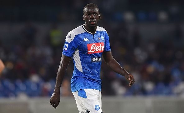 Защитникът на Наполи Калиду Кулибали беше наказан с лишаване от