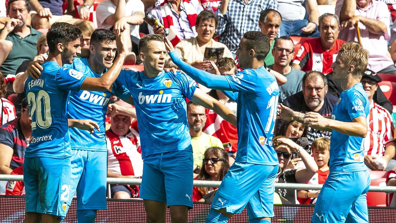 Валенсия стигна до първа победа като гост през сезона в